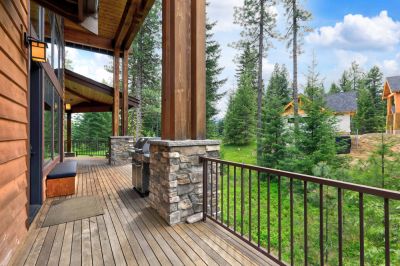 Improve Your Home's Curb Appeal with Porch Railing Repair!